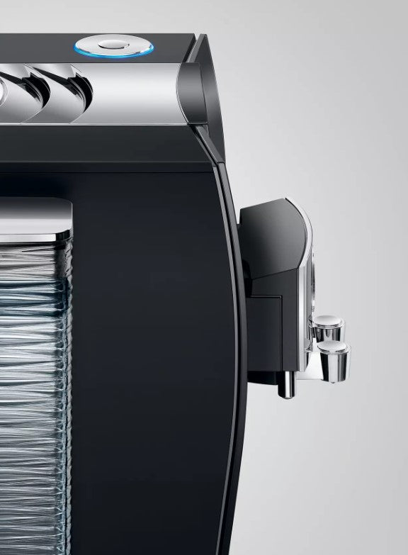 Diamond Black surface and premium details of the JURA Z10